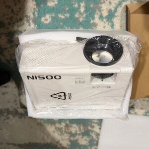 Nisoo White Wi-Fi and Bluetooth Projector